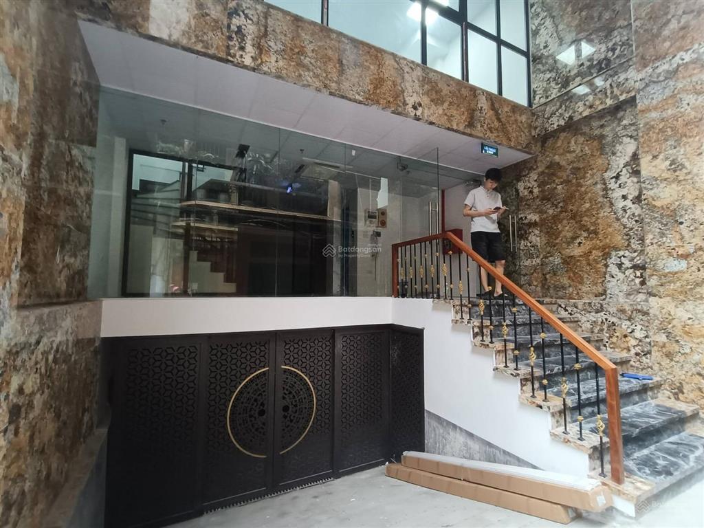 Tòa apartment xã đàn lô góc 2 mặt ngõ 9 tầng có hầm, ngõ thông ô tô, kinh doanh đỉnh, dt 2,4 tỷ/năm