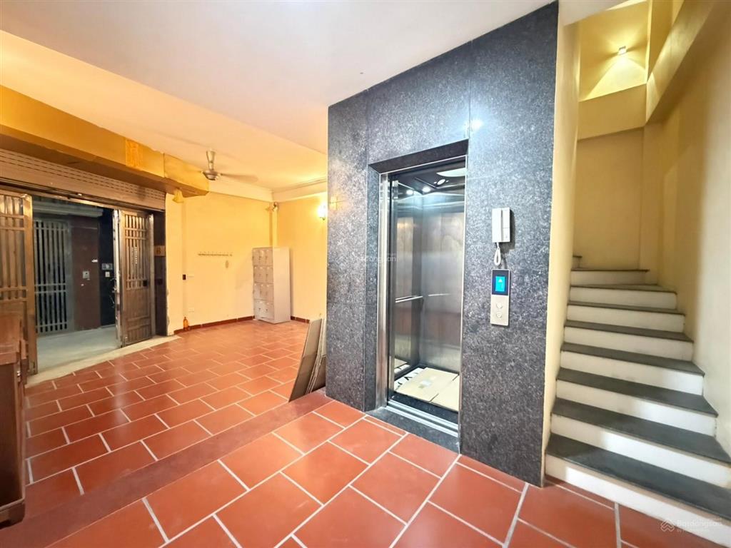 Bán nhà mỹ đình 12 tỷ, 43m2 x 7 tầng thang máy, ngõ 5m, ô tô 7 chỗ đỗ cửa