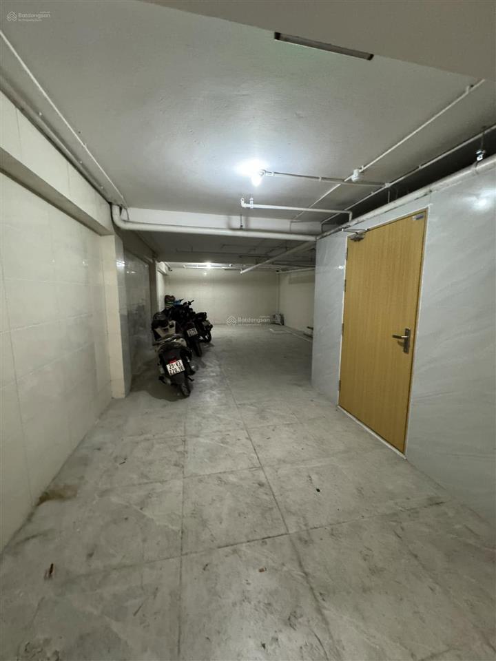 Tòa apartment ôtô tránh phố nguyễn văn huyên100m2 xây mới 9 tầng có hầmdt 1.44tỷ/năm  chỉ 51.5tỷ