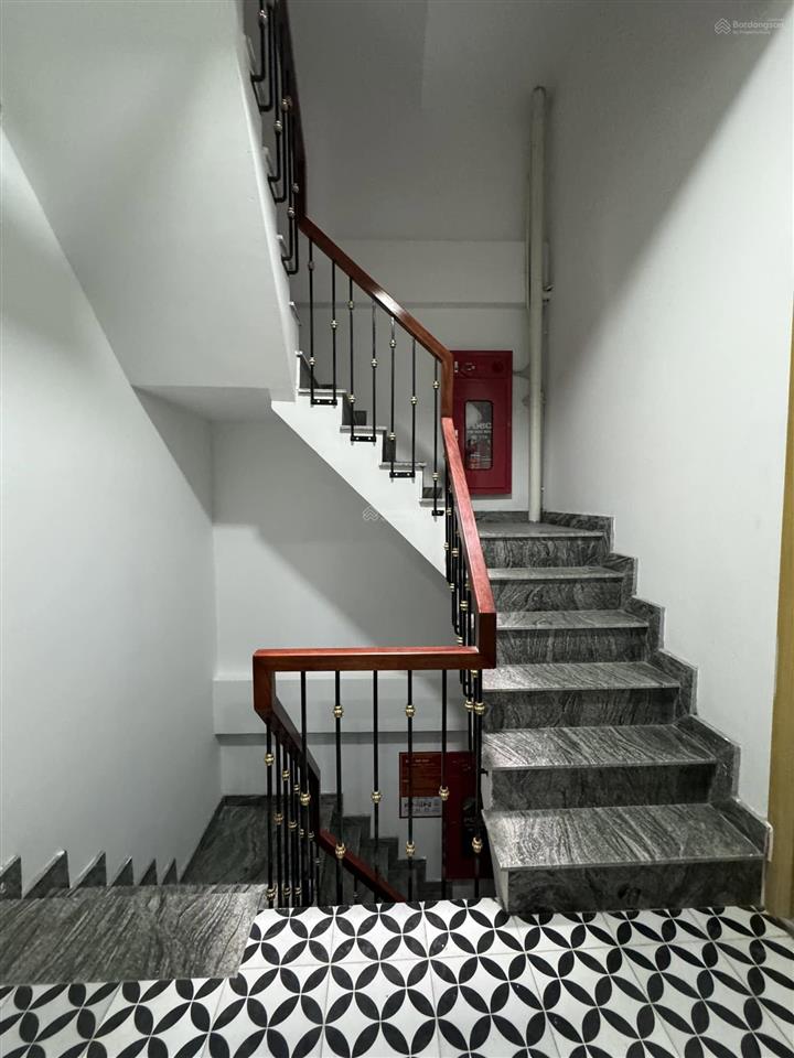 Tòa apartment ôtô tránh phố nguyễn văn huyên100m2 xây mới 9 tầng có hầmdt 1.44tỷ/năm  chỉ 51.5tỷ