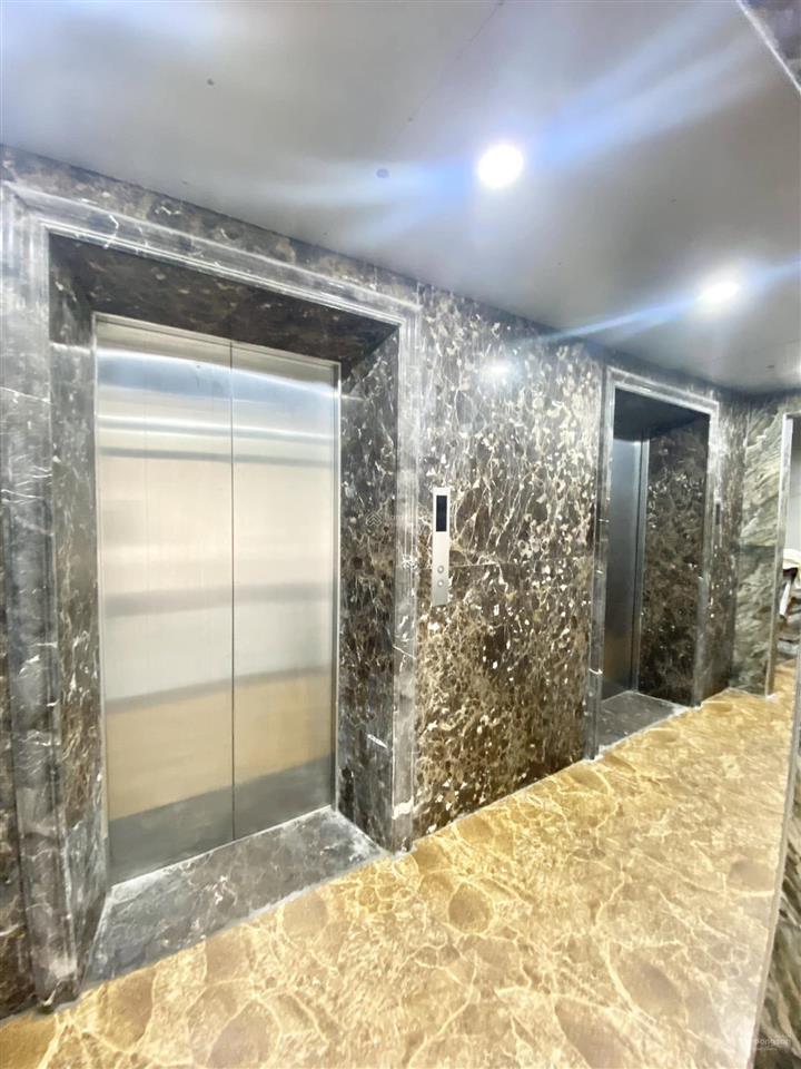 Tòa nhà 15 tầng xây mới mặt phố vip nguyễn phong sắclô góc 4 mặt thoáng588m2 có 2 hầmgiá 600 tỷ