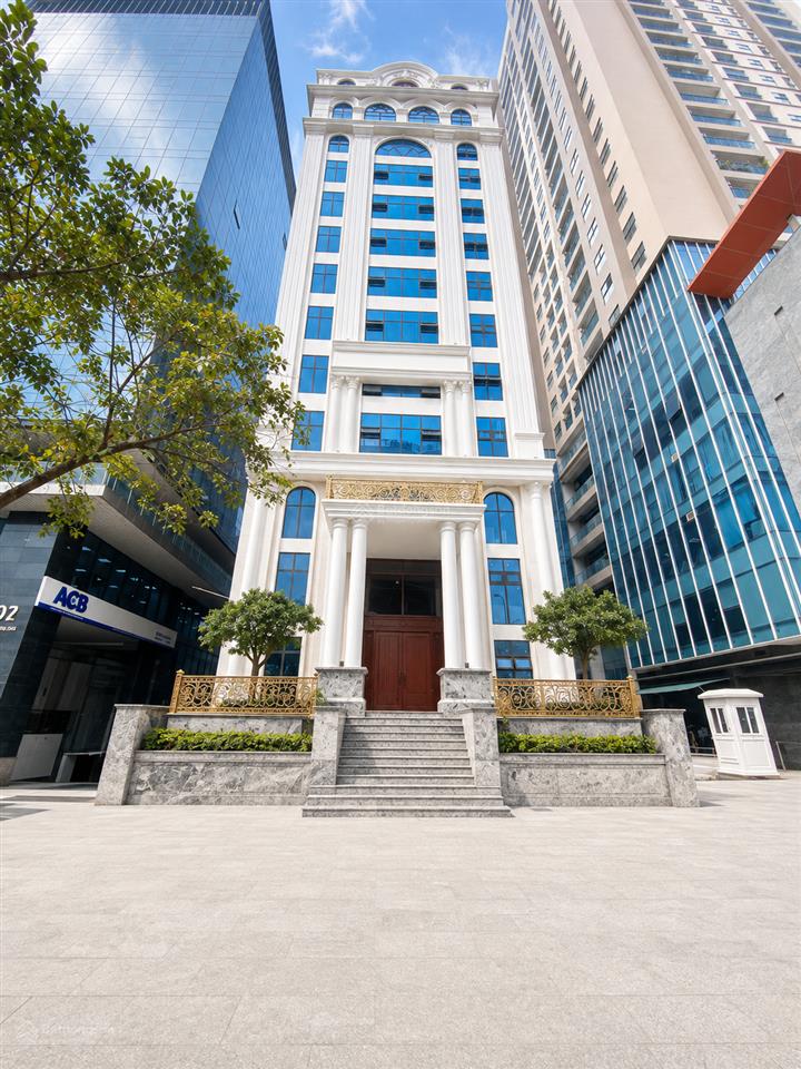 Tòa nhà 15 tầng xây mới mặt phố vip nguyễn phong sắclô góc 4 mặt thoáng588m2 có 2 hầmgiá 600 tỷ