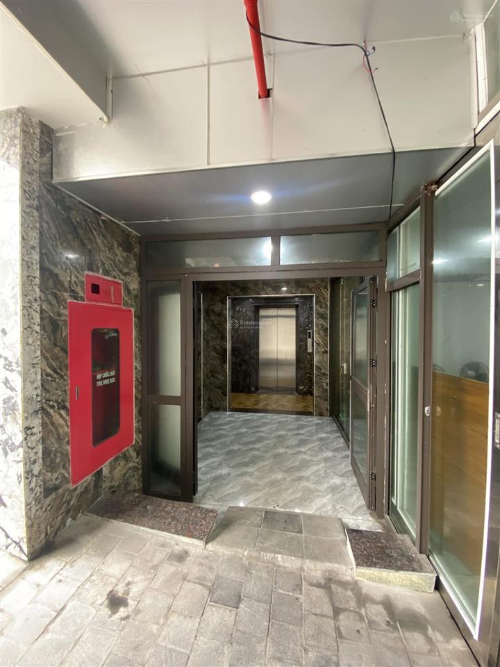 Tòa nhà 15 tầng xây mới mặt phố vip nguyễn phong sắclô góc 4 mặt thoáng588m2 có 2 hầmgiá 600 tỷ