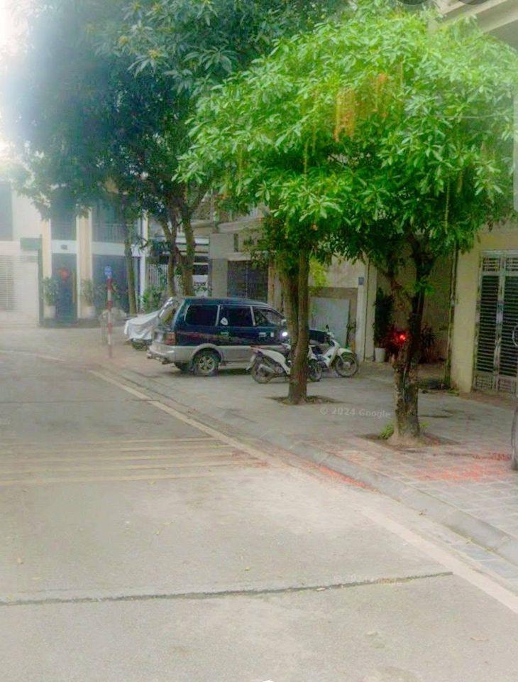 Phố Trạm – Cổ Linh | 50m² | Mt 4.6m | View vườn hoa | Vỉa hè 5m | Ô tô tránh