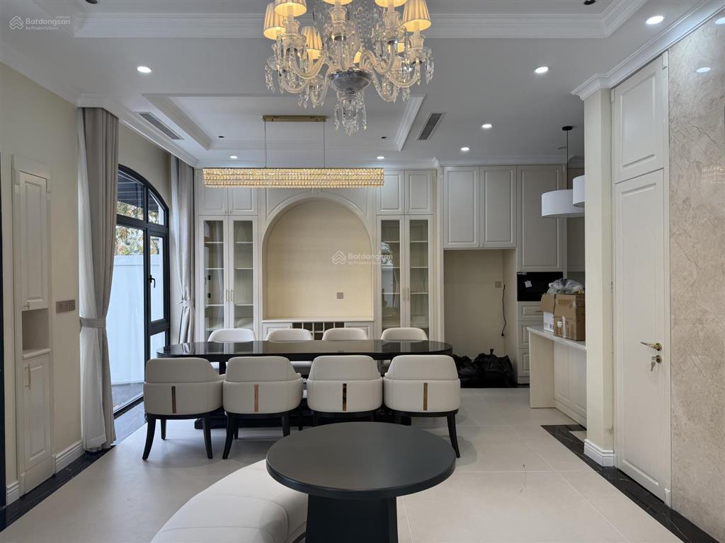 Bom nguyên tử hẹn giờ song lập 144m. thang máy vip, hoàn thiện full nội thất mới 100%.