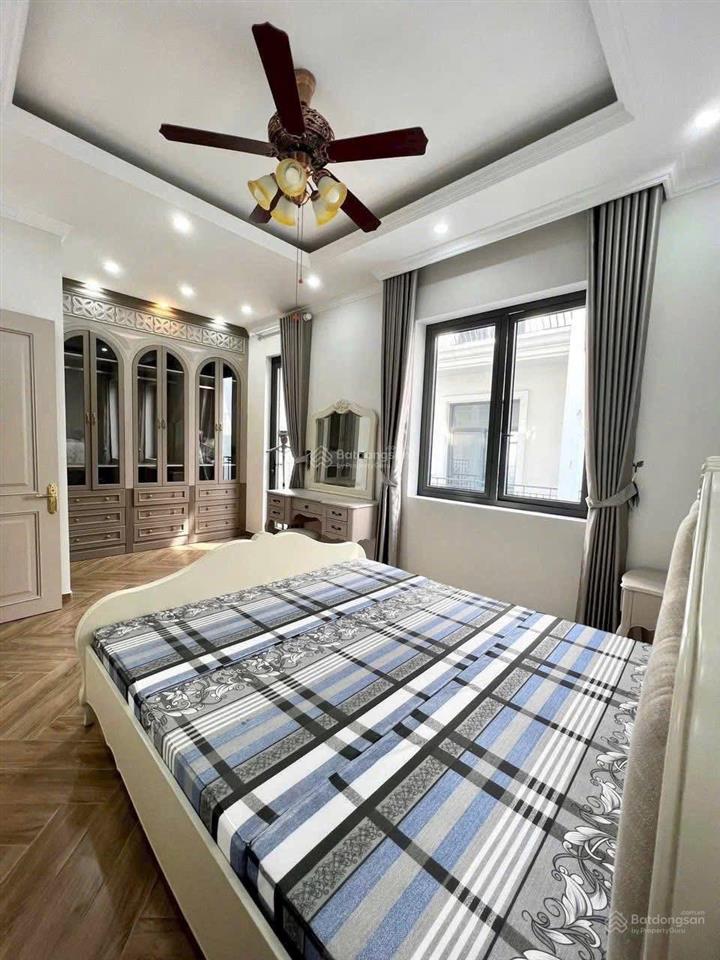 Siêu phẩm 90m đối diện công viên, thang máy , nội thất nhập khẩu. view hồ view công viên