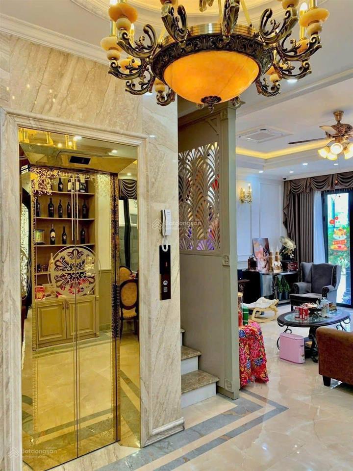 Siêu phẩm 90m đối diện công viên, thang máy , nội thất nhập khẩu. view hồ view công viên
