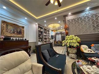 Siêu phẩm 90m đối diện công viên, thang máy , nội thất nhập khẩu. view hồ view công viên
