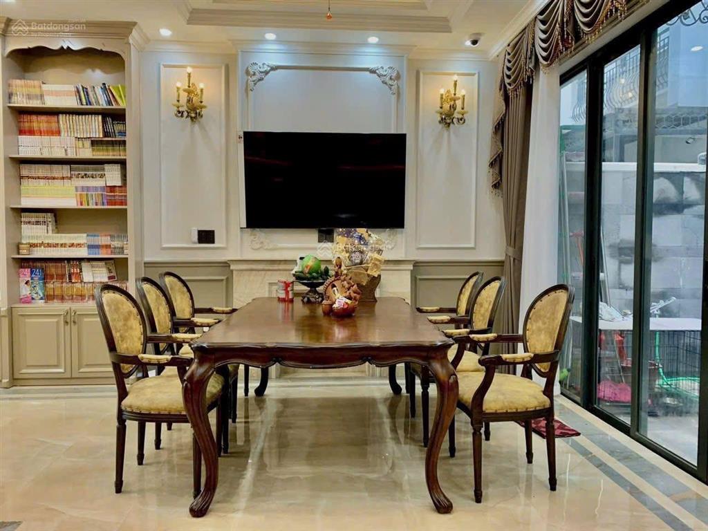 Siêu phẩm 90m đối diện công viên, thang máy , nội thất nhập khẩu. view hồ view công viên