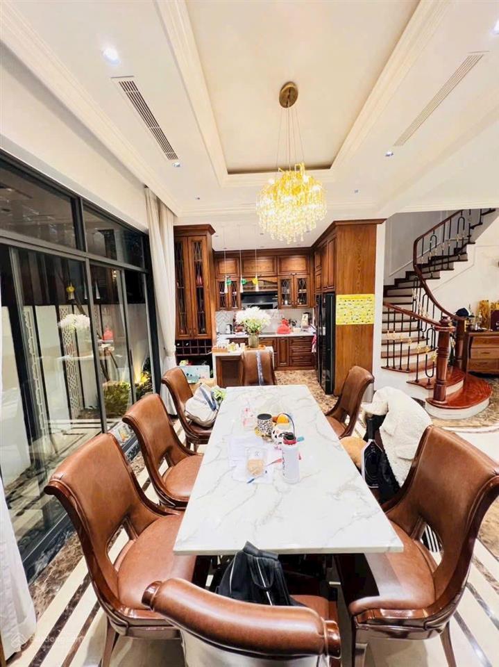 Song lập 144m manhattan vị trí hiếm có, full nội thất đẳng cấp , nhập khẩu. gần trường học