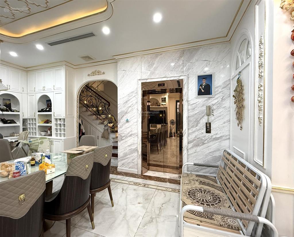 Siêu phẩm song lập 180 siêu vip, thang máy , vị trí cực đẹp, gần hồ, công viên . nội thất đẳng cấp