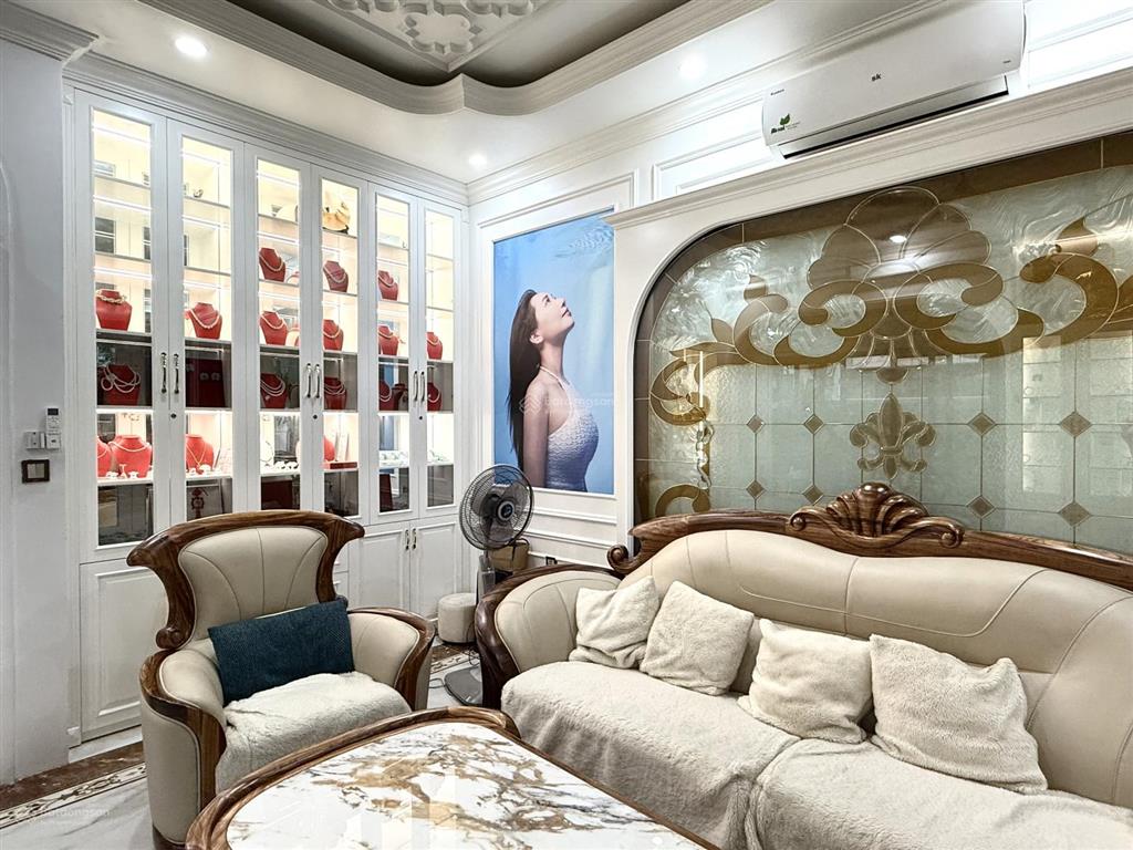 Siêu phẩm song lập 180 siêu vip, thang máy , vị trí cực đẹp, gần hồ, công viên . nội thất đẳng cấp