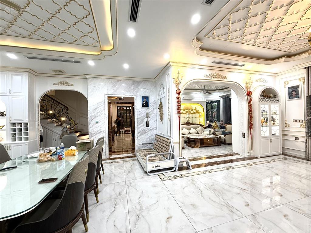 Siêu phẩm song lập 180 siêu vip, thang máy , vị trí cực đẹp, gần hồ, công viên . nội thất đẳng cấp