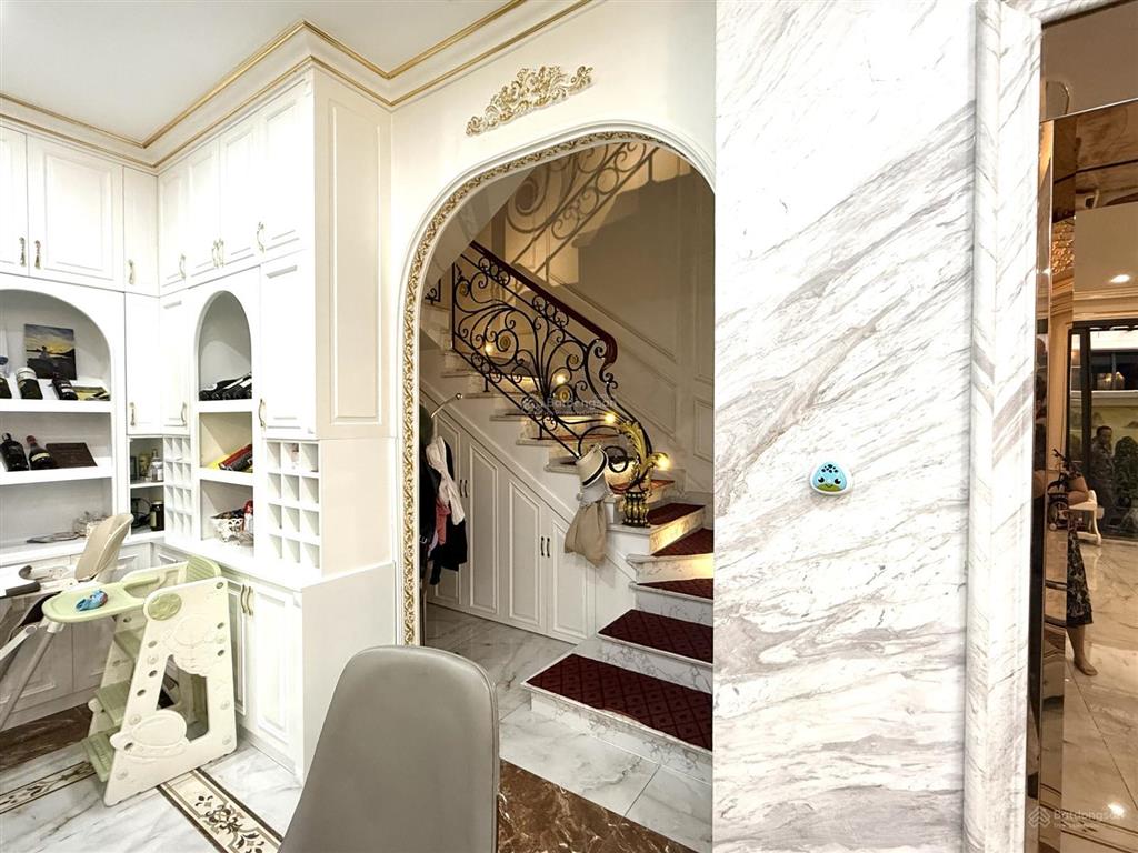 Siêu phẩm song lập 180 siêu vip, thang máy , vị trí cực đẹp, gần hồ, công viên . nội thất đẳng cấp