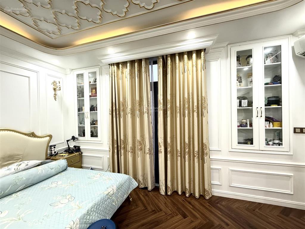 Siêu phẩm song lập 180 siêu vip, thang máy , vị trí cực đẹp, gần hồ, công viên . nội thất đẳng cấp
