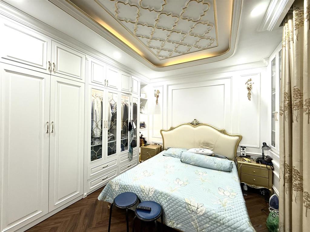Siêu phẩm song lập 180 siêu vip, thang máy , vị trí cực đẹp, gần hồ, công viên . nội thất đẳng cấp