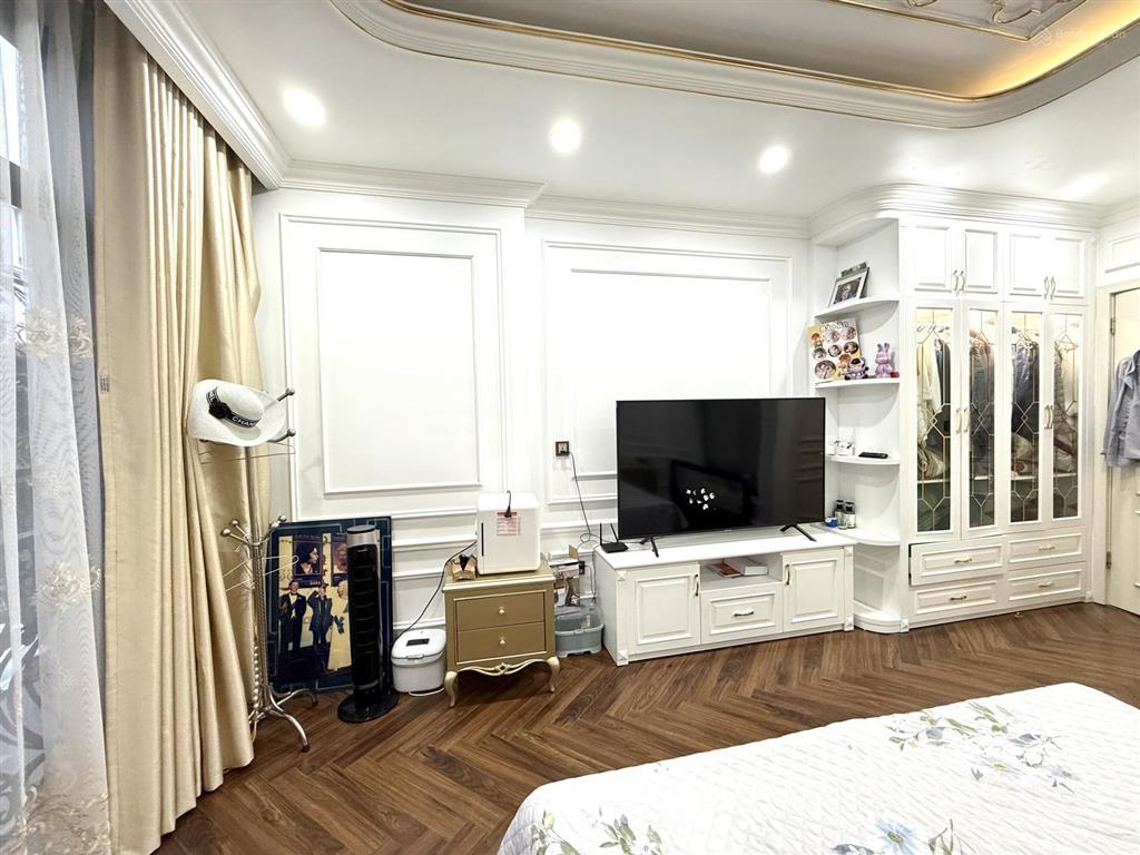 Siêu phẩm song lập 180 siêu vip, thang máy , vị trí cực đẹp, gần hồ, công viên . nội thất đẳng cấp