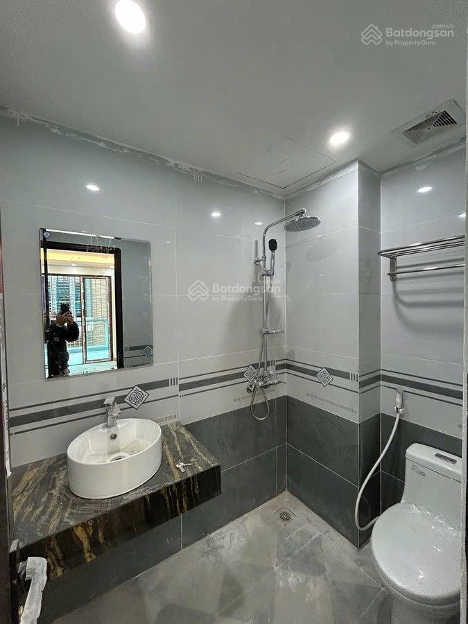 Chủ cắm sổ ngân hàng cần bán gấp nhà 6t thang máy mới phố lê văn lương dt 50m2 mt 4,5m ôtô đỗ cửa