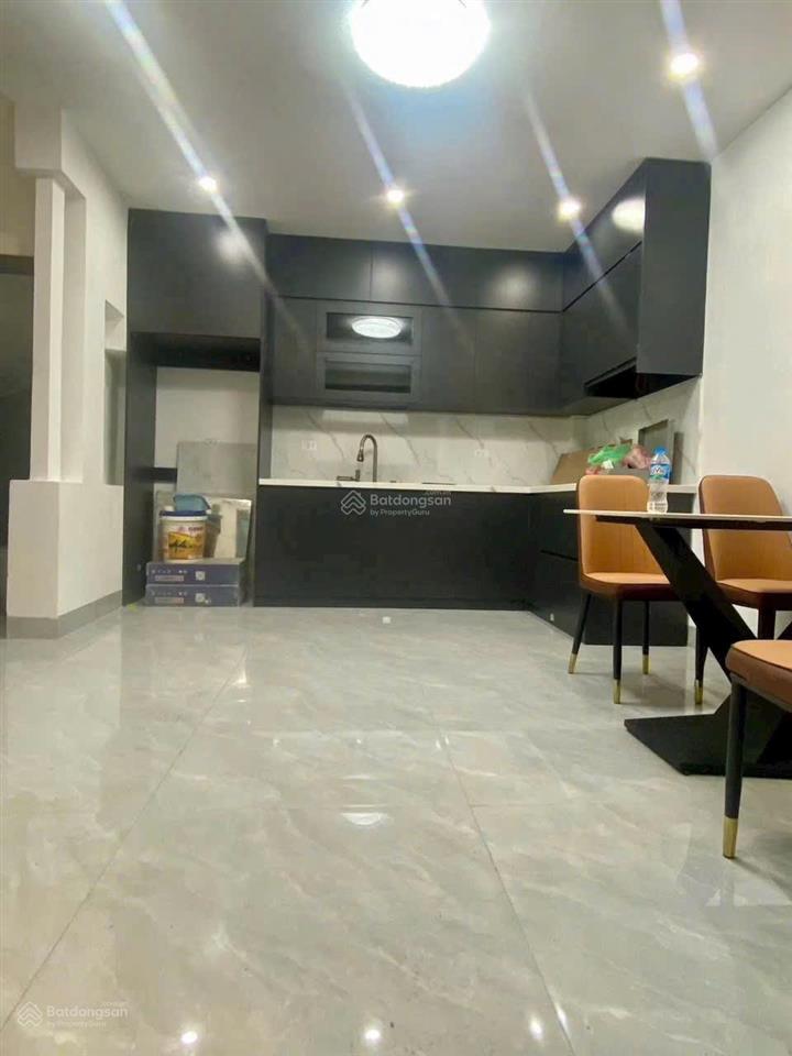Chính chủ bán nhà 5 tầng mới phố yên hoà, cầu giấy dt32m2 mt4,2m lô góc cực thoáng ba bước ra phố