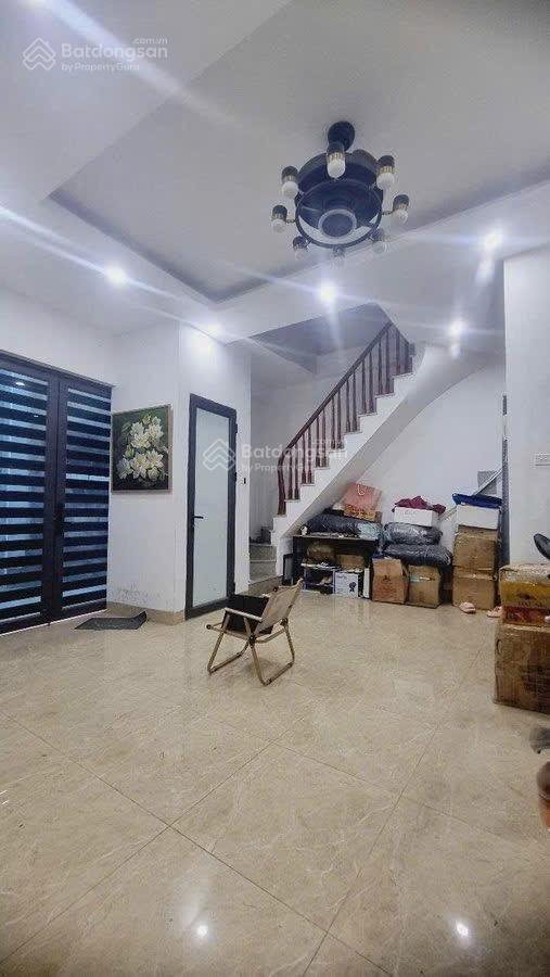 Siêu phẩm phân lô phố chùa láng ôô đỗ cửa 6 tầng thang máy dt 36/42m2 mt 6m nhà mới full nội thất