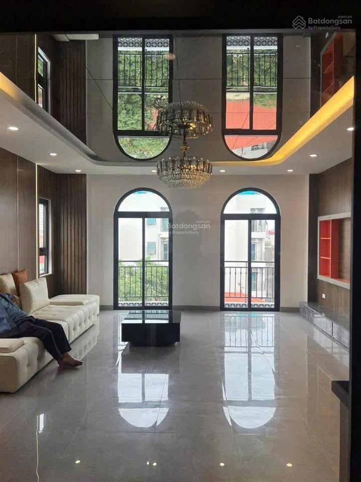 Chính chủ bán toà văn phòng 8t thang máy phố đội cấn ba đình dt70m2 mt6,3m lô góc 2 mặt phố oto
