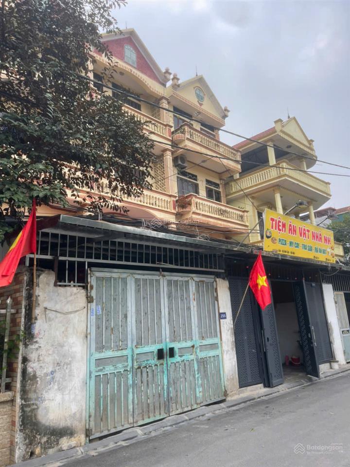 Bán nhà riêng vị trí đẹp 86,2m² view bờ hồ, 3 tầng, giá 9.8 tỉ