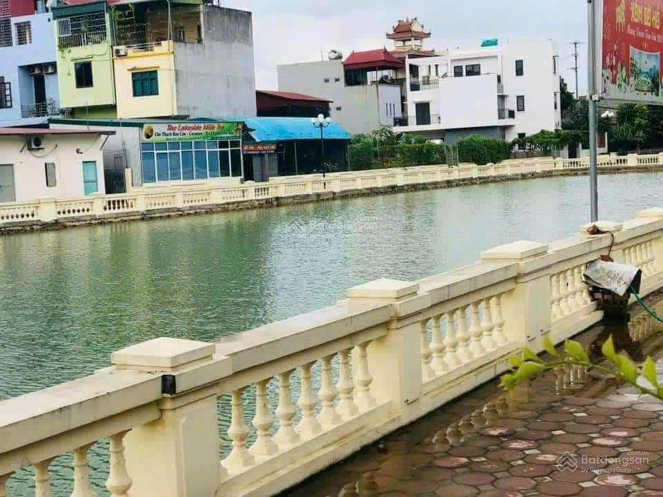 Bán nhà riêng vị trí đẹp 86,2m² view bờ hồ, 3 tầng, giá 9.8 tỉ