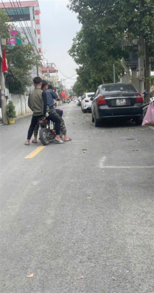 Bán nhà riêng vị trí đẹp 86,2m² view bờ hồ, 3 tầng, giá 9.8 tỉ