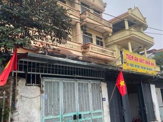 Bán nhà riêng vị trí đẹp 86,2m2 view bờ hồ , 3 tầng , giá 10,52 tỉ