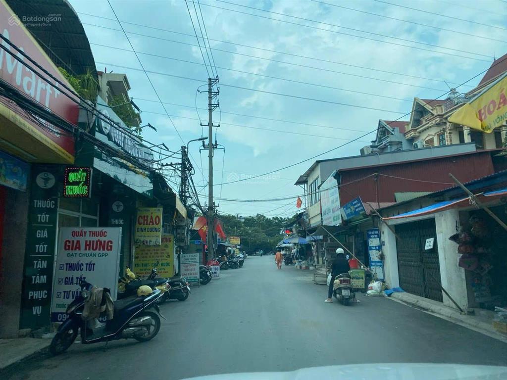 Bán nhà riêng vị trí đẹp 86,2m² view bờ hồ, 3 tầng, giá 9.8 tỉ