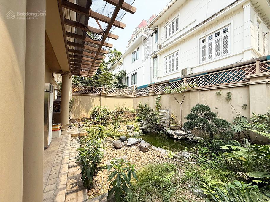 Bán biệt thự góc gđ1, 317m², sân vườn rộng, cửa chính hướng tây bắc