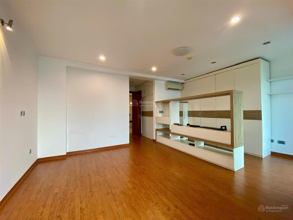 Căn hộ tầng cao tòa l1 view công viên cần bán