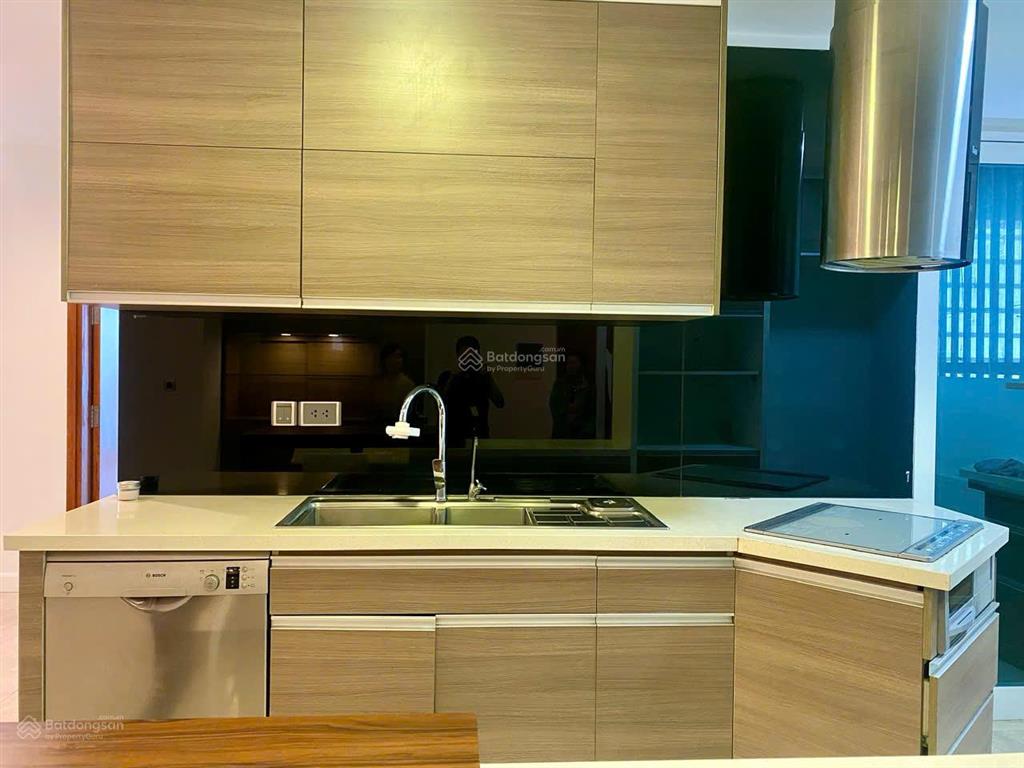Căn hộ tầng cao tòa l1 view công viên cần bán