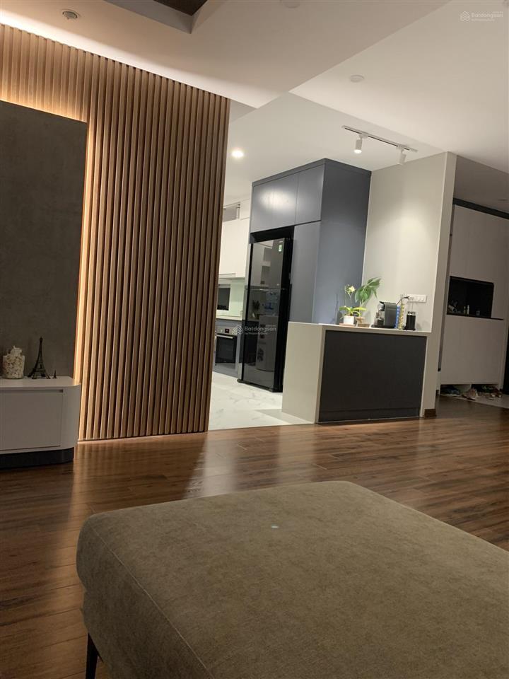 Bán căn hộ tầng cao view nội khu ciputra hướng mát