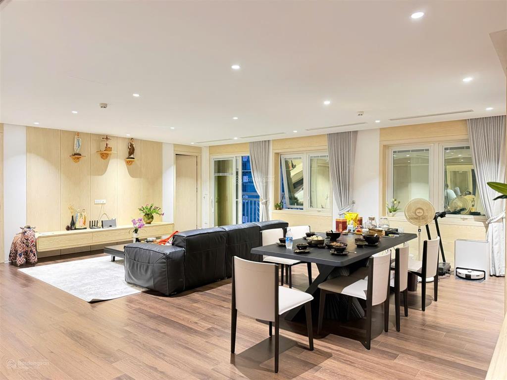 Cần bán căn hộ tầng cao view hồ tòa g3 ciputra hà nội