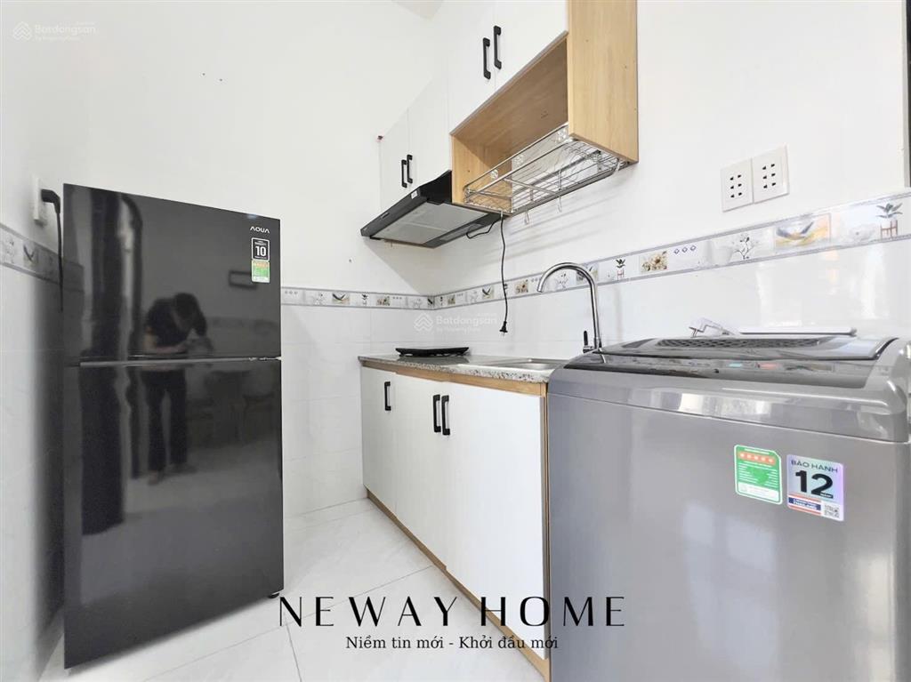 Cho thuê căn hộ 2pn máy giặt riêng, full nội thất thang máy sát cầu nguyễn văn cừ, sát trung tâm
