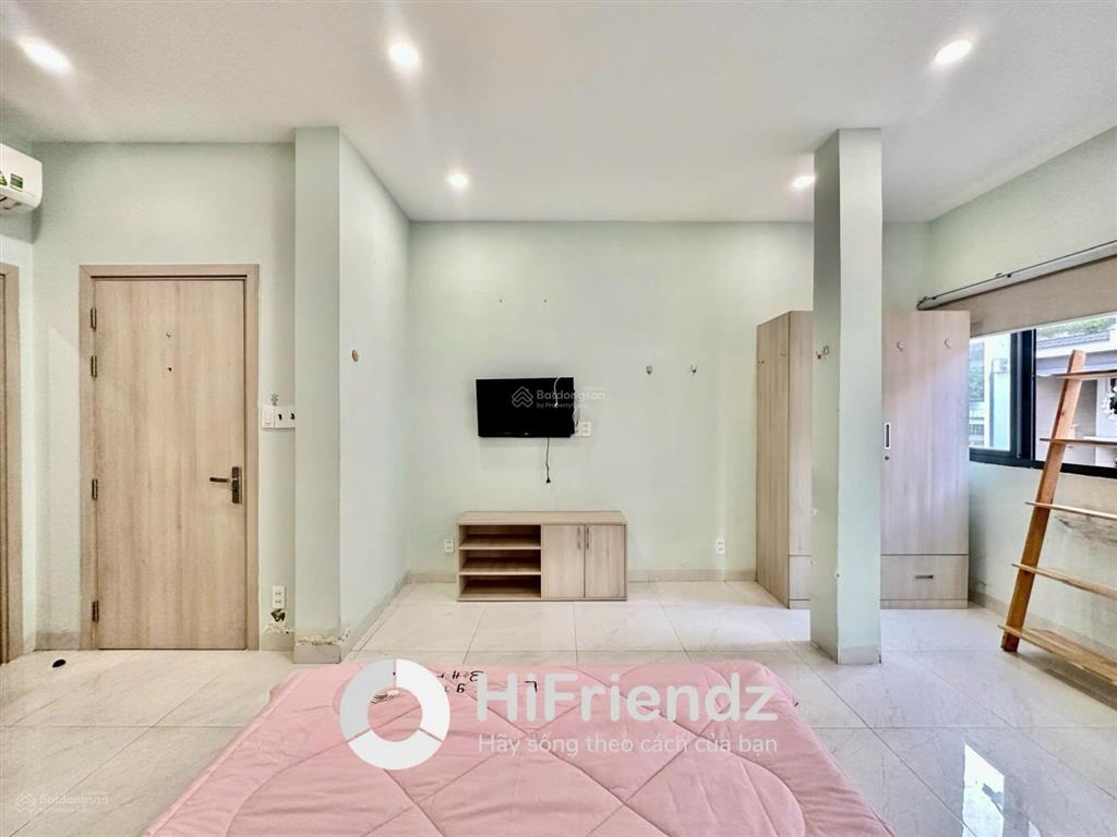 Cho thuê căn hộ studio cửa sổ lớn 30m2  full nội thất  đối diện nhà hát hoà bình