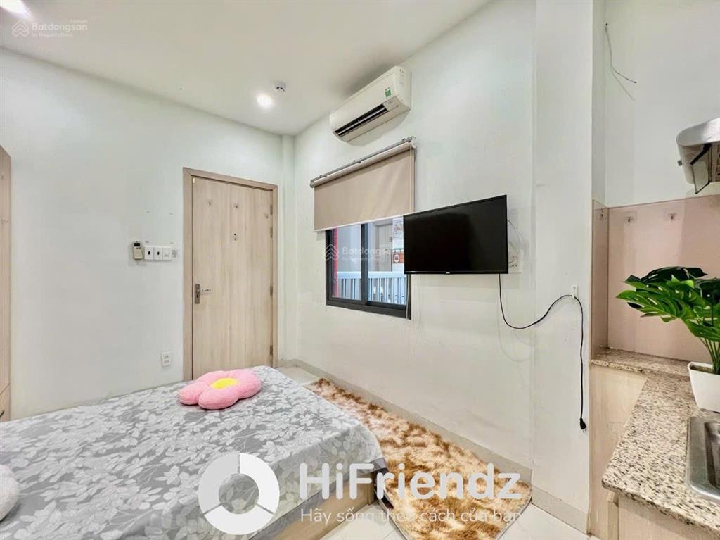 Cho thuê căn hộ studio 27m2 full nội thất  cửa sổ lớn  đối diện nhà hát hoà bình