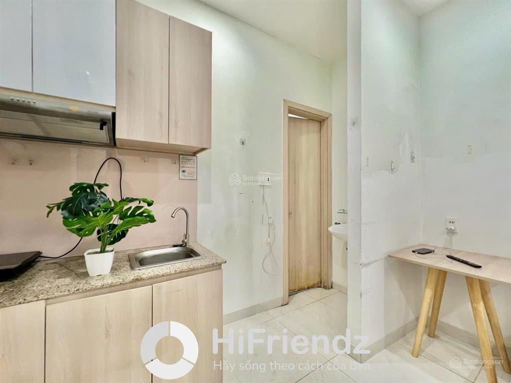 Cho thuê căn hộ studio 27m2 full nội thất  cửa sổ lớn  đối diện nhà hát hoà bình