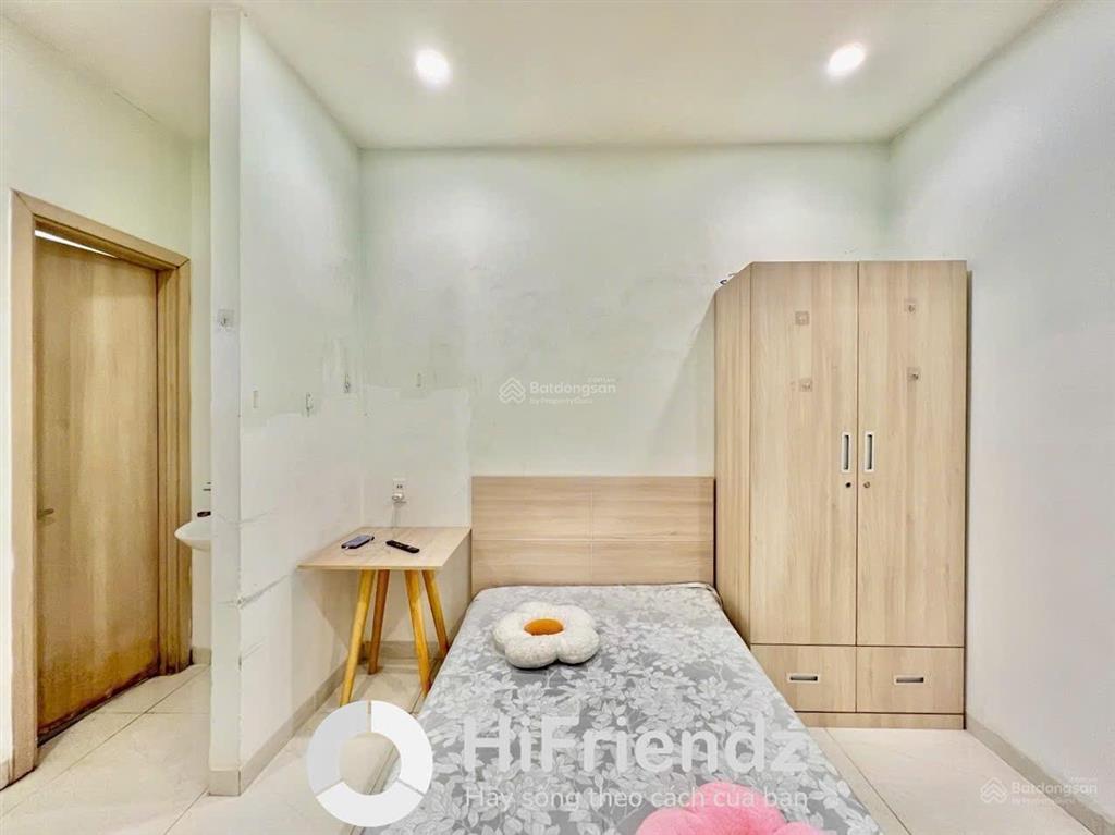 Cho thuê căn hộ studio 27m2 full nội thất  cửa sổ lớn  đối diện nhà hát hoà bình