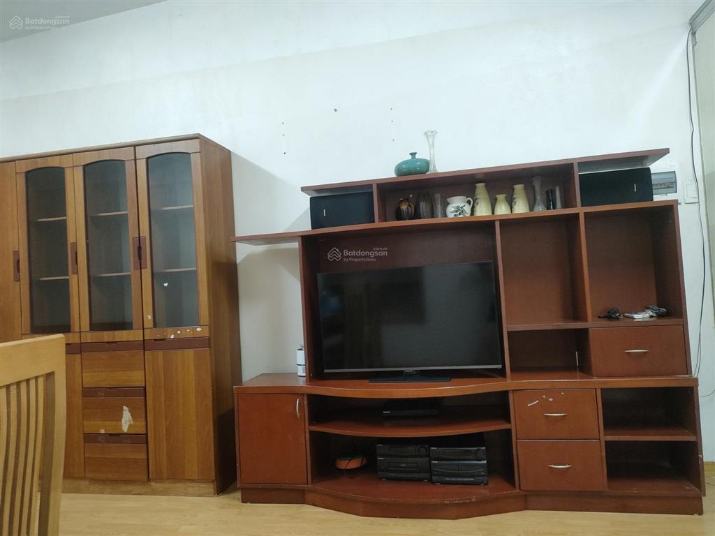 Chính chủ cần cho thuê nhà đầu hồi tầng 5 tập thể b21 kim liên. dt 50m2 nội thất đầy đủ
