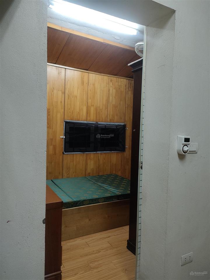 Chính chủ cần cho thuê nhà đầu hồi tầng 5 tập thể b21 kim liên. dt 50m2 nội thất đầy đủ