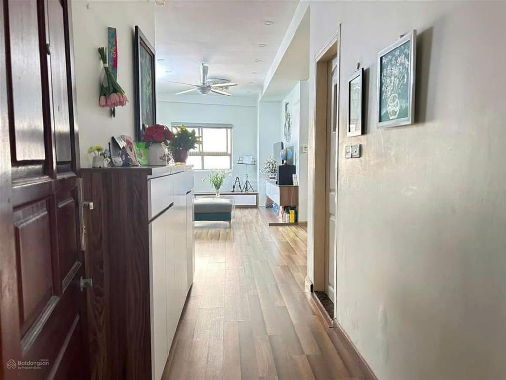 Chính chủ bán căn hộ 2 phòng ngủ chỉ 3,x tỷ tại chung cư sông nhuệ, kđt xa la
