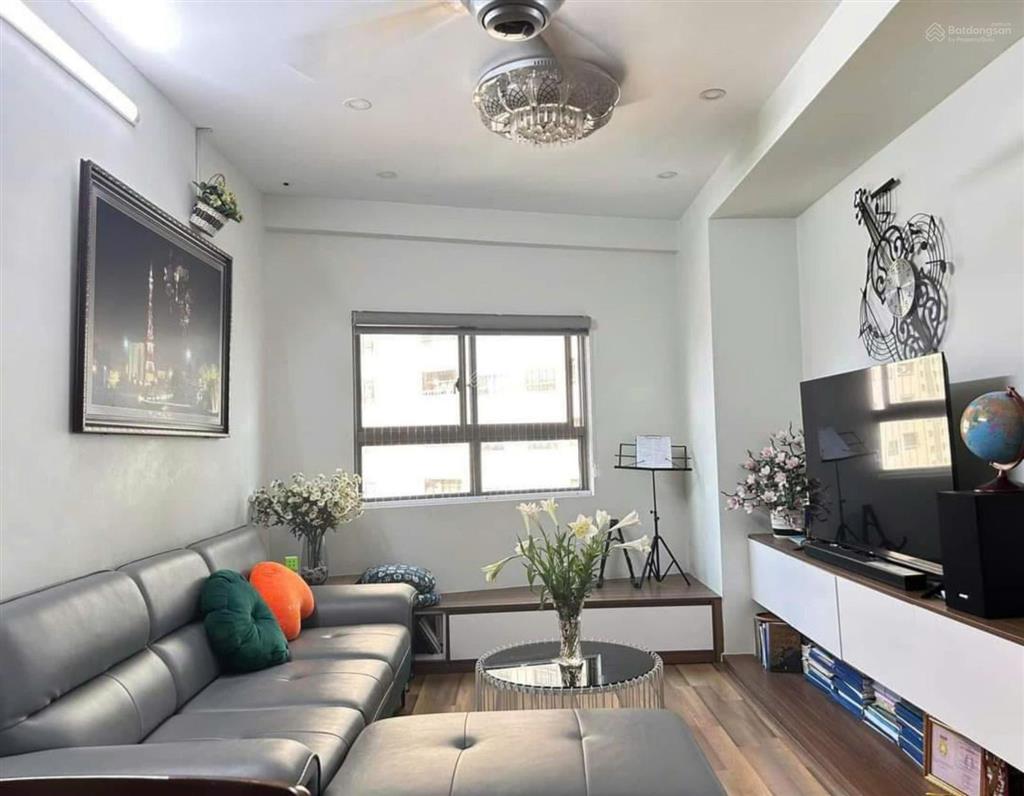 Chính chủ bán căn hộ 2 phòng ngủ chỉ 3,x tỷ tại chung cư sông nhuệ, kđt xa la