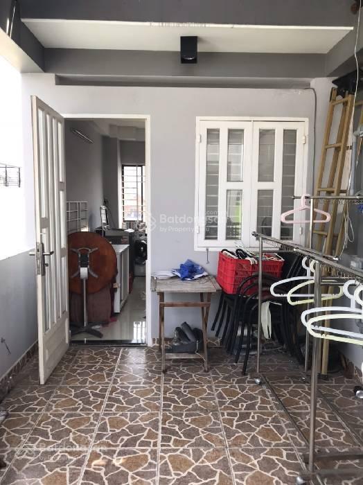 B.án nh.à nguyễn tiểu la q.10 nhà hẻm thẳng 3m thông dt 3 x 10 nở hậu trệt lửng 3 lầu sân