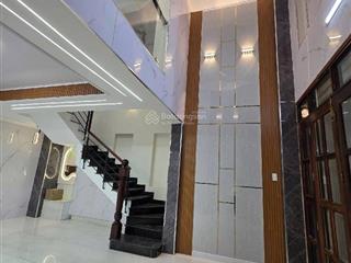 Bán nhà 5 tầng hxh lạc long quân. 4.3 x 8m, 9.5 tỷ kết cấu nhà đúc btct kiên cố mới