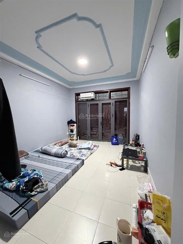B.án g.ấp nhà ngay mặt sau chợ trần hữu trang dt 3.9 x 9.8 trệt lửng 2 lầu sân thượng 3 wc sổ r