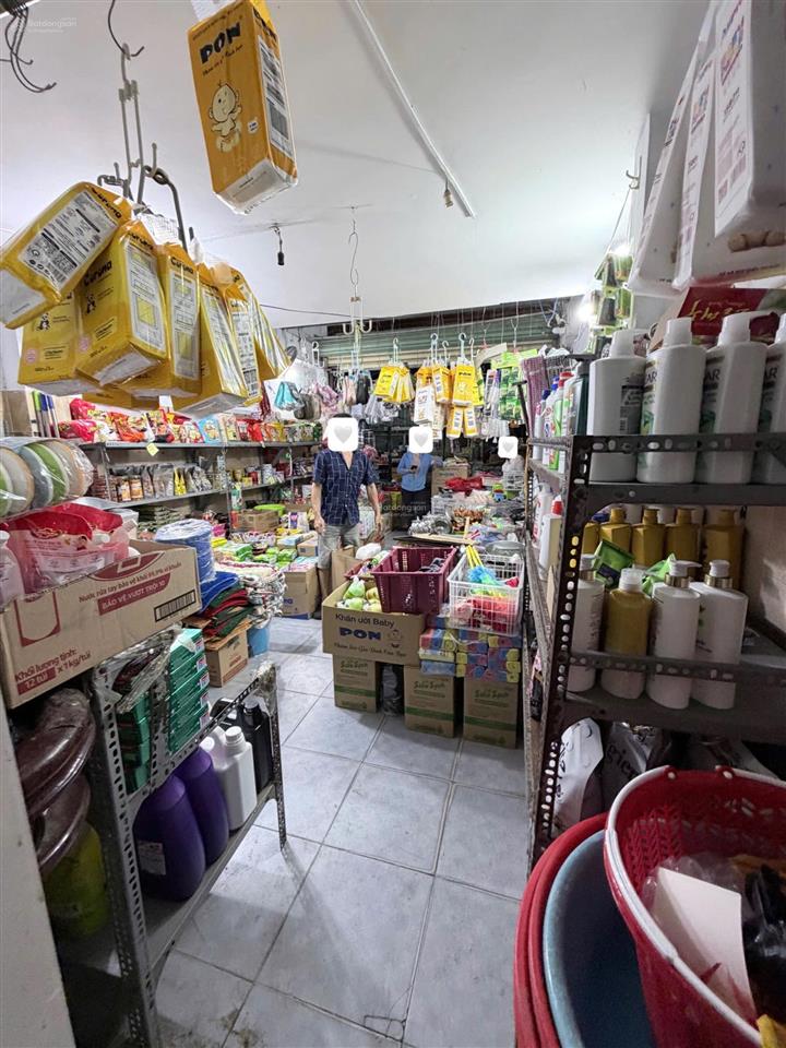 B.án g.ấp nhà ngay mặt sau chợ trần hữu trang dt 3.9 x 9.8 trệt lửng 2 lầu sân thượng 3 wc sổ r