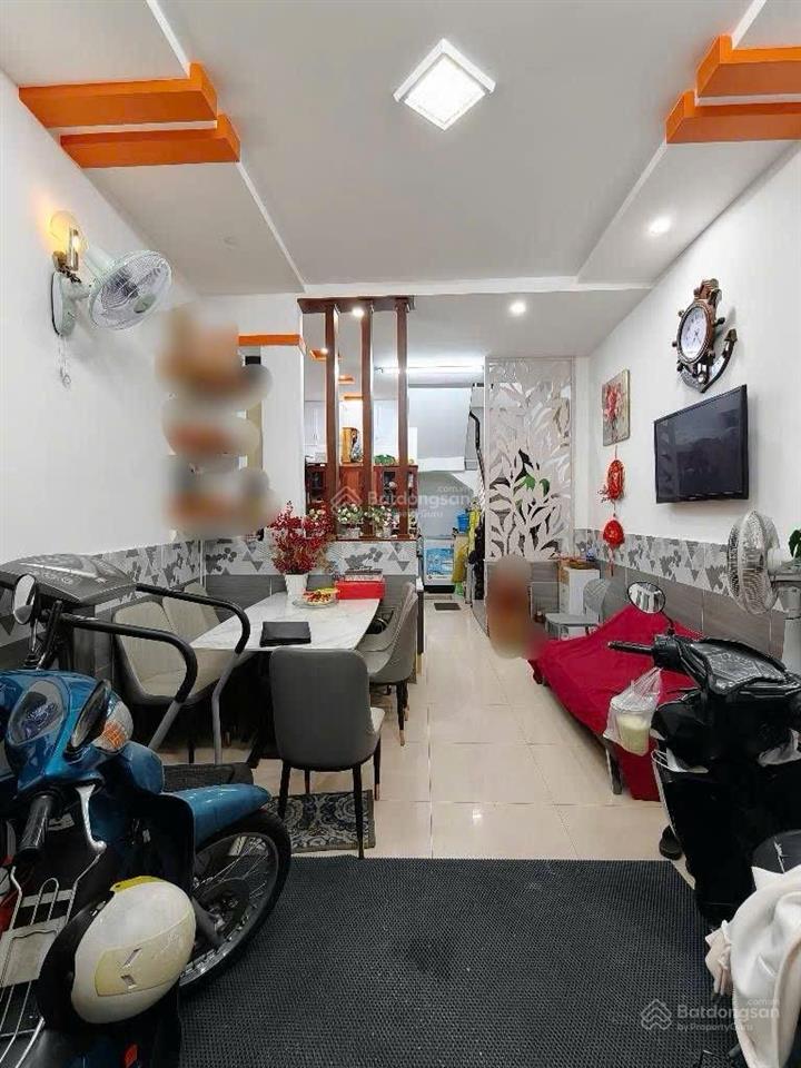 B.a'n nh.à gần mặt tiền ba tháng hai quận 11 diện tích 40m(3.6 x 11) kết cấu 3 tầng btct mới đ