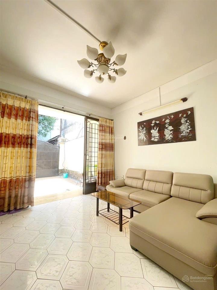 B.a'n nh.asiêu phẩm lê đại hành 
đường 8m  3 tầng  nhà đẹp q.11
12.8 ti
 vị trí hiếm  phù hợ